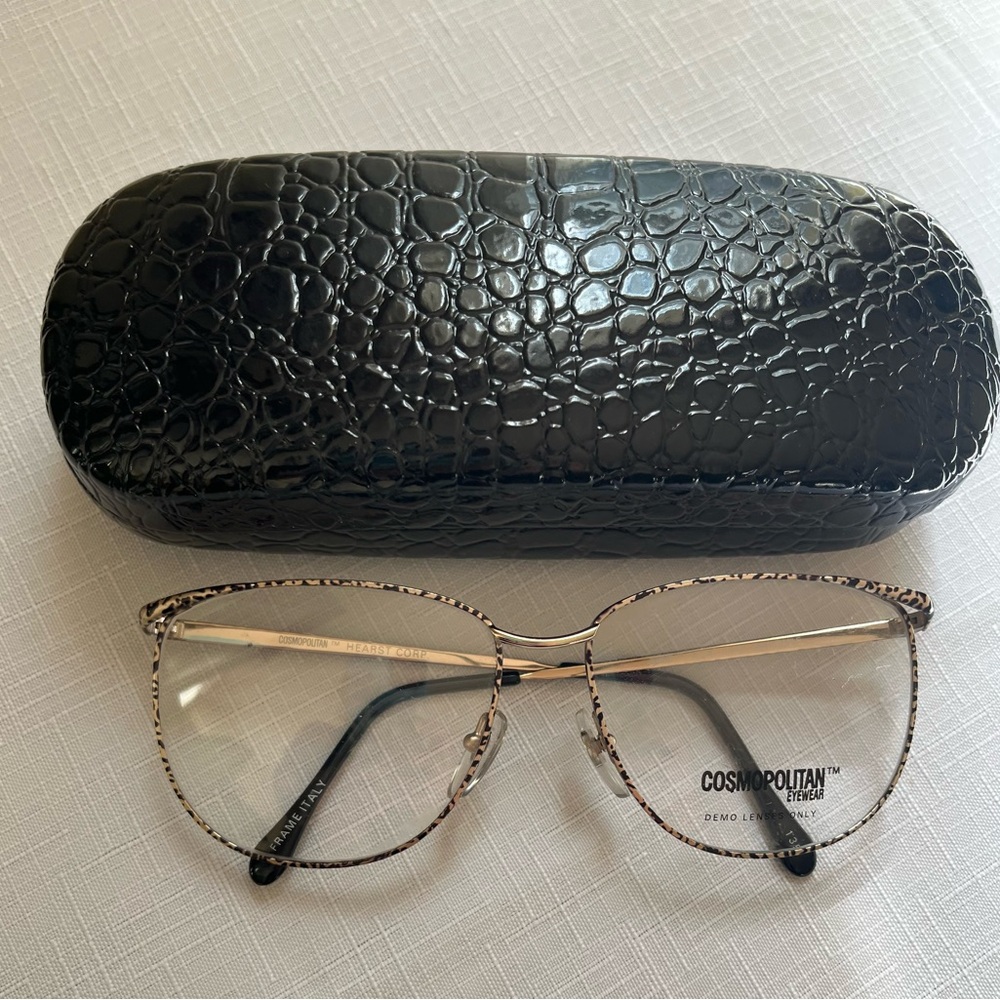 Italy Cosmopolitan 424 LPD MARINE
Metal Full Rim Eyeglass Frame only
135mm